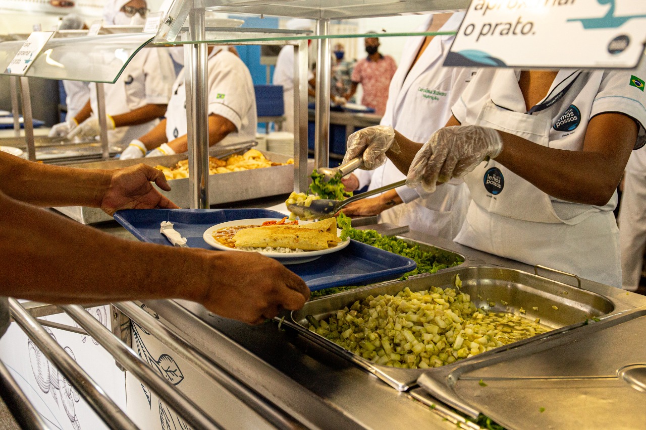 Em Lauro de Freitas, Restaurante Popular e Cozinhas Comunitárias garantem almoço reforçado para mais de 2.300 pessoas diariamente