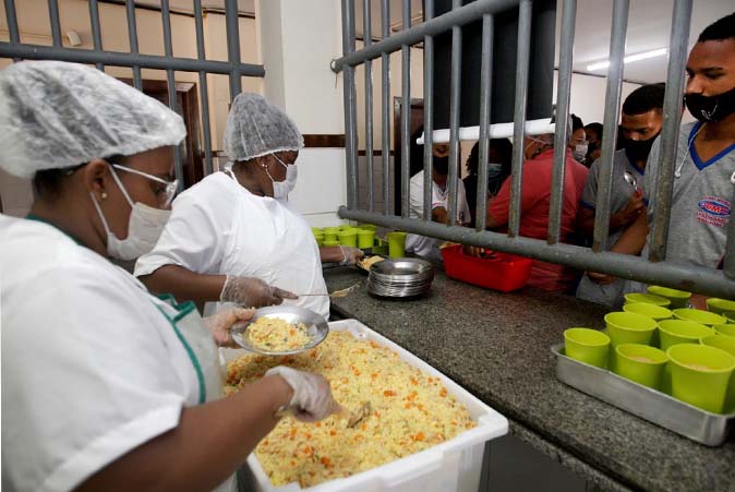Com investimento de R$ 233 milhões para 2022, alimentação escolar é ampliada na rede estadual